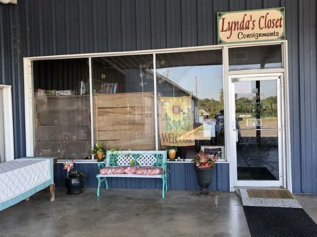 Lynda’s Closet Flea Market