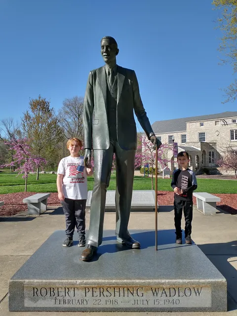 Robert Wadlow Statue