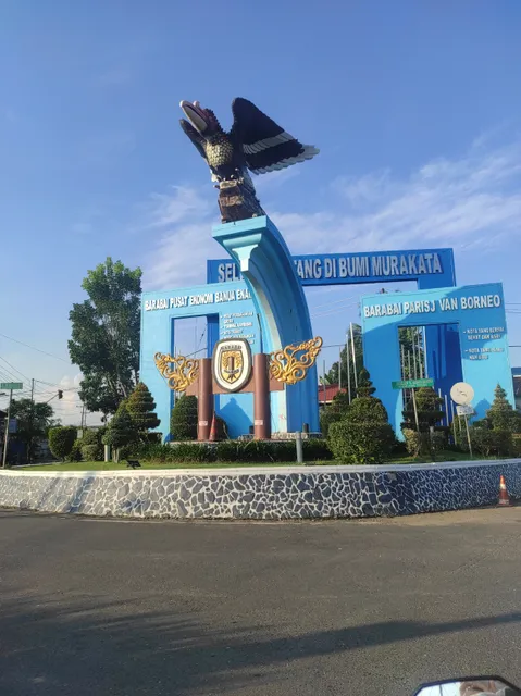 Tugu Simpang 3 Burung Anggang