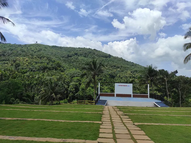Poliyam Thuruth Eco Village