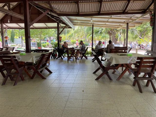 Yupa Seafood (ร้านยุพาซีฟู้ด หาดทรายแก้วสัตหีบ)