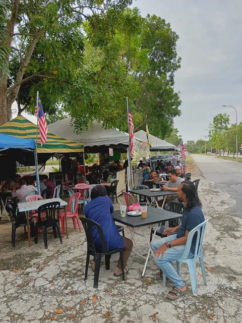 Roti canai sani bawah pokok