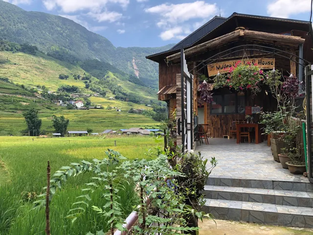 Mường Hoa Local House