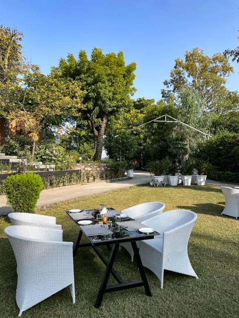 Shahi Veg Restaurant - Best Lakeview Restaurant with Live Music & Folk Dance