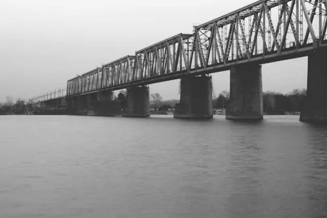 Petrivsʹkyy Zaliznychnyy Mist