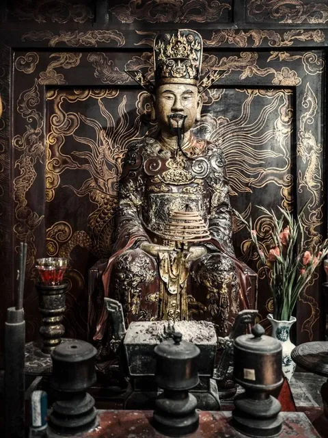 Temple of Emperor Le Dai Hanh