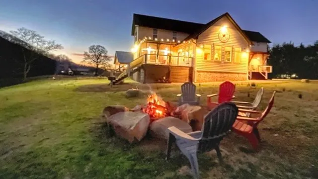 THE FARMHOUSE on the Caddo River