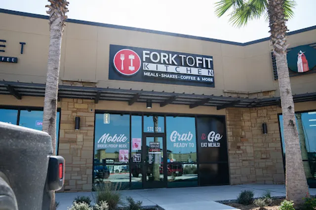 Fork to Fit Kitchen | Tres Lagos