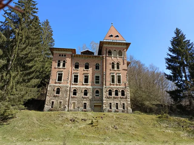 Castel Izvorul Ampoiului
