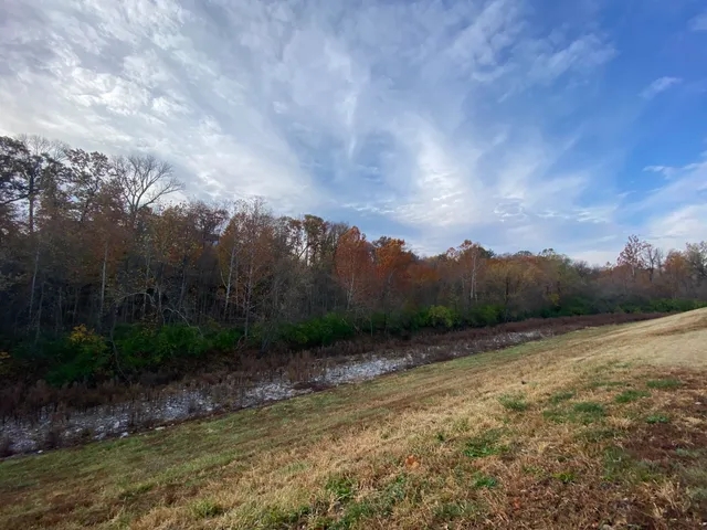 Missouri Greenway Trailhead: Monarch Chesterfield Levee Trail