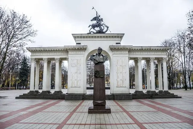 Pamyatnik Marshalu Zhukovu