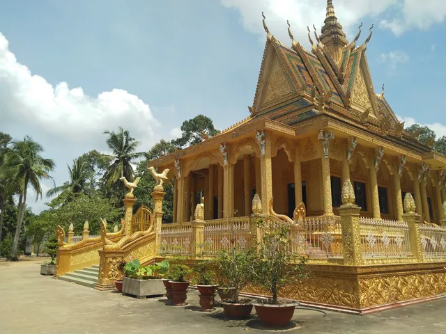 Làng văn hóa du lịch Khmer Trà Vinh