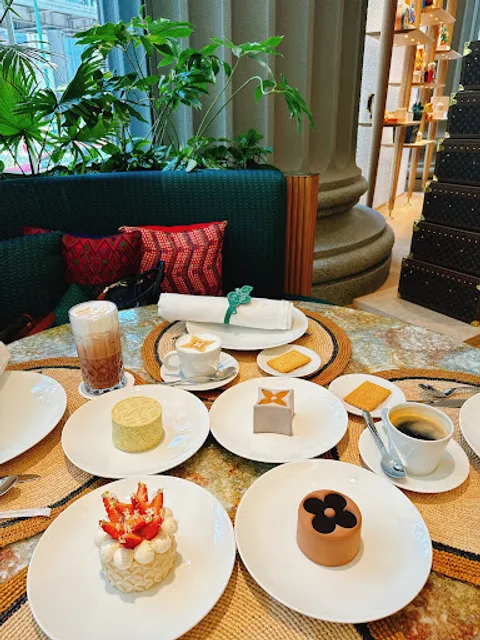 LV The Place Bangkok - Le Café Louis Vuitton