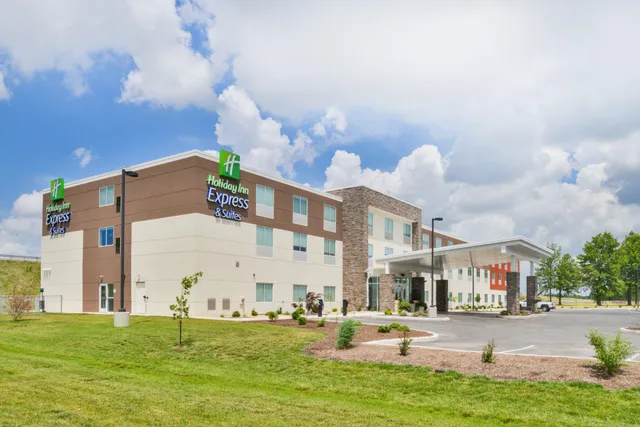 Holiday Inn Express & Suites Salem by IHG