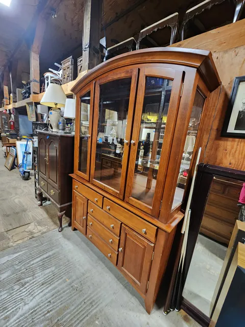 Heck's Things and Things Indoor Flea Market