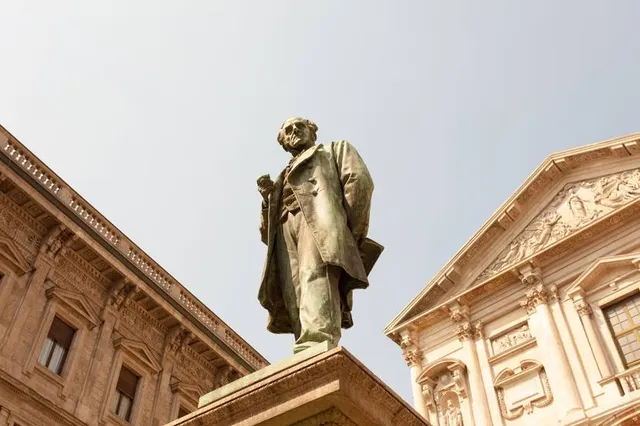 monument à Alessandro Manzoni