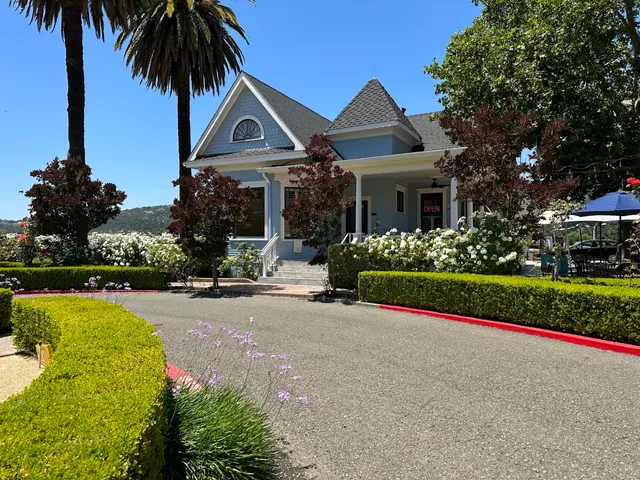 Vezér Family Vineyard - Blue Victorian