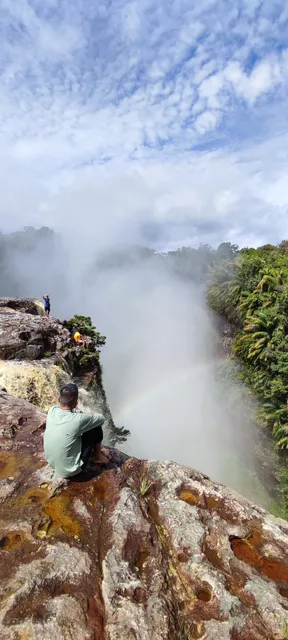 Nohkan Lonanyan Waterfall
