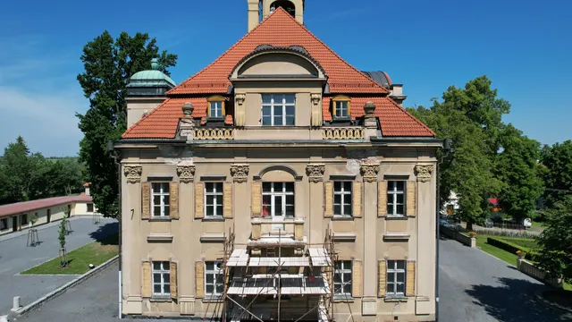 Zámek - Hrochův Týnec