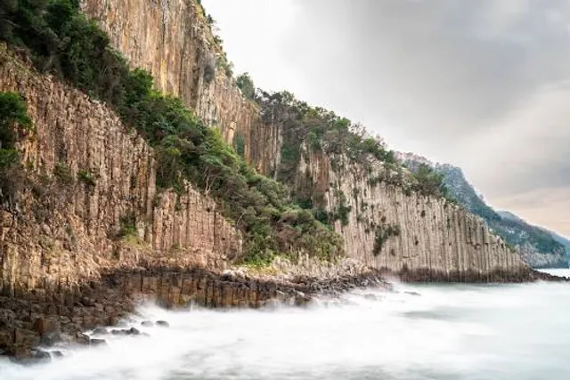 GÜZELCEHİSAR LAV SÜTUNLARI