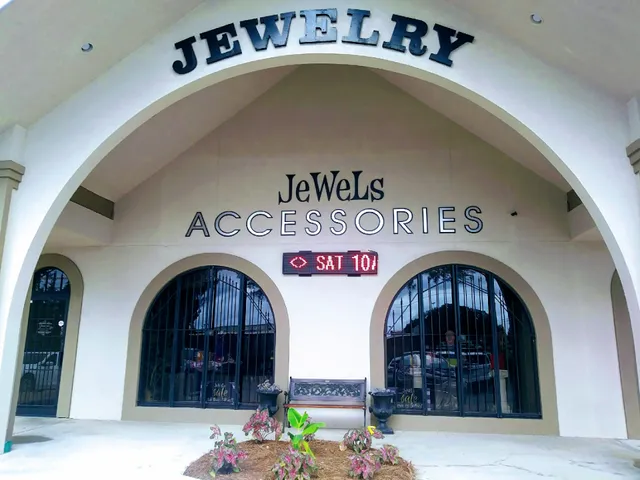JeWeLs Accessories
