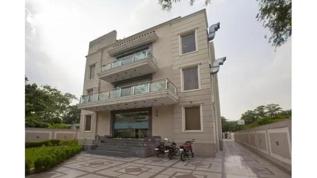 OYO 1146 near Sahara Mall