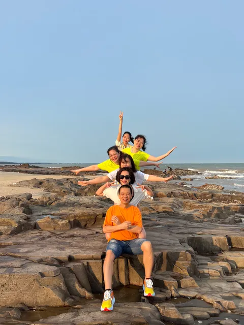 Bãi Đá Đen - Mũi Ngọc - Trà Cổ - Quảng Ninh