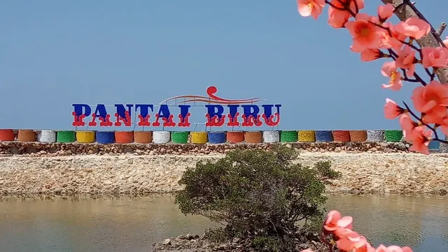 PANTAI BIRU