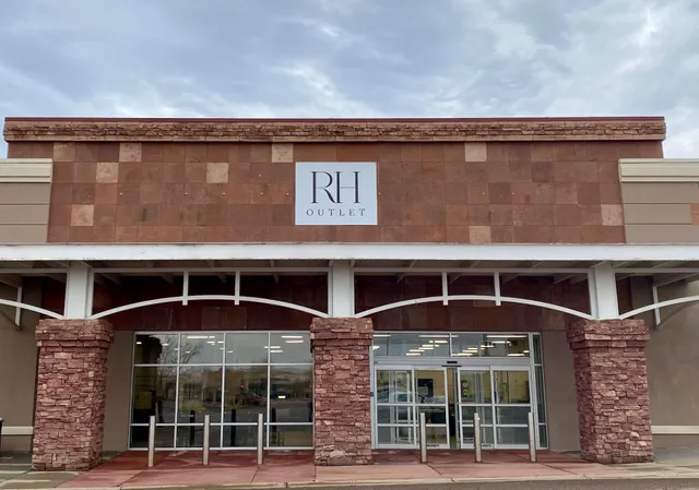 RH Outlet Superior