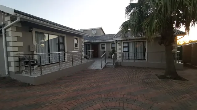 Lucolo Palace Bed And Breakfast