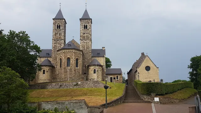 Basiliek van de H.H. Wiro, Plechelmus en Otgerus