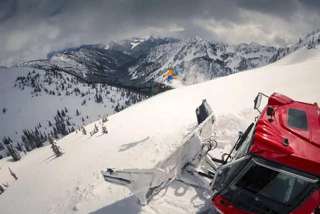 Selkirk Snowcat Skiing