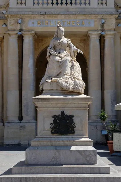 Queen Victoria Statue