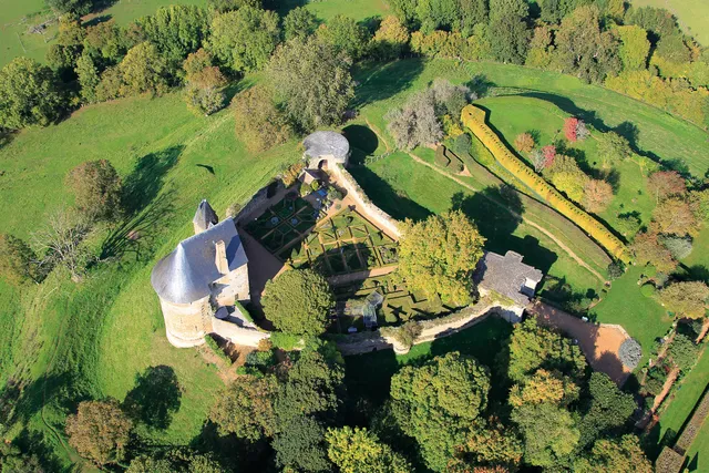 Donjon de Ballon et son jardin
