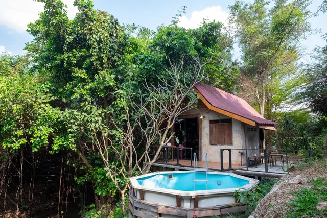 ชิดธาร รีสอร์ท