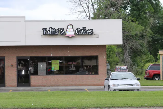 Edita's Cakes custom cakes and pastries