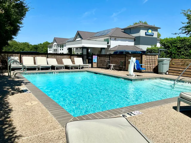 Days Inn by Wyndham Arlington