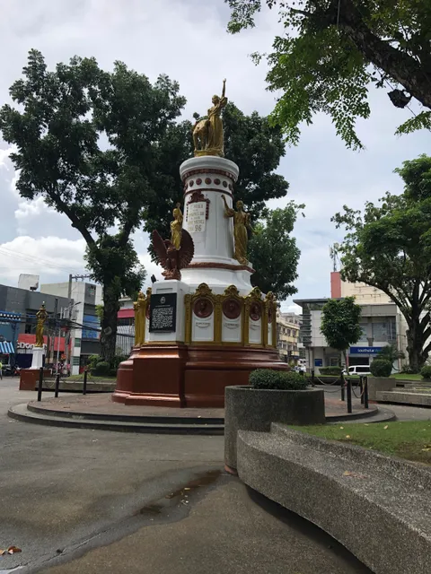 Quince Martires Plaza