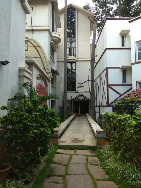 Woods Inn - Service Apartments in Richmond Road Bangalore