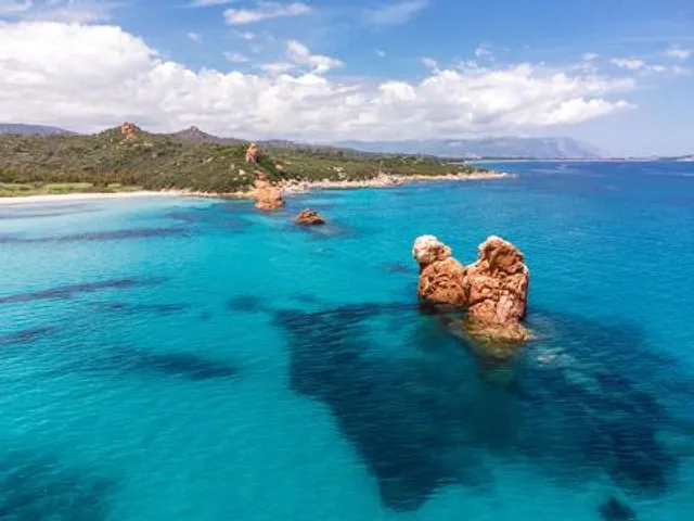 Gli Scogli Rossi - Faraglioni di cea