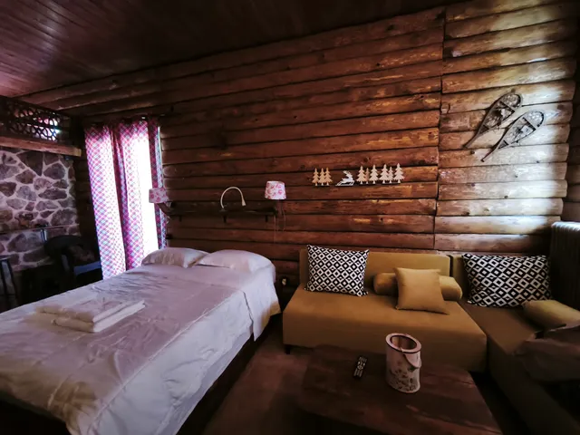 Ο Σκίουρος, παραδοσιακοί ξενώνες