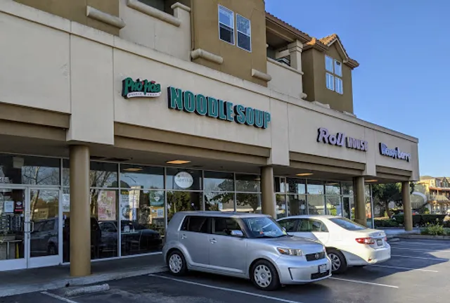 Pho Hoa + Jazen Tea (El Camino)