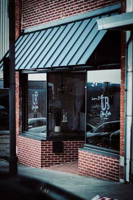 Uptown Bella's Salon