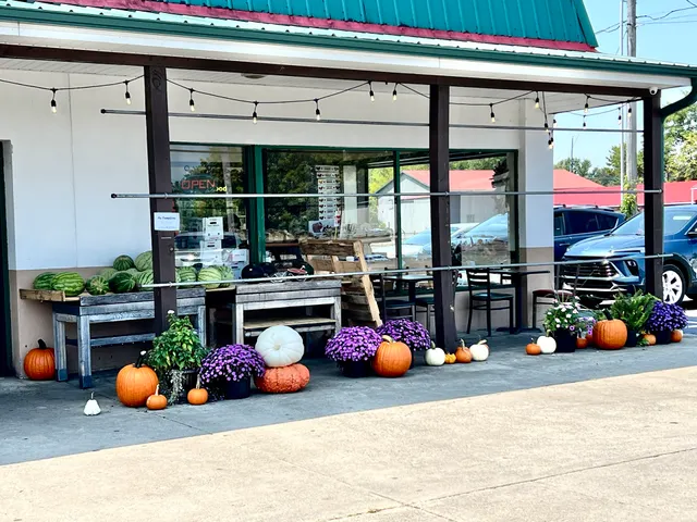 Walnut Leaf Country Market