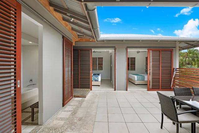 Sandcastles 1770 Motel & Resort