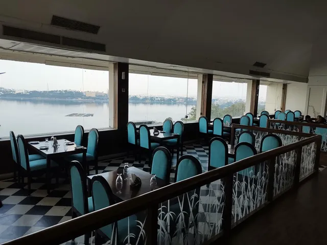 The Lake City Socialite (Thus Urban Socialite)