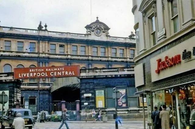 Liverpool Central Station Shopping Area
