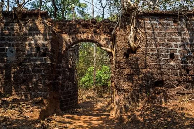 Yashwant Gad Fort , Redi Fort