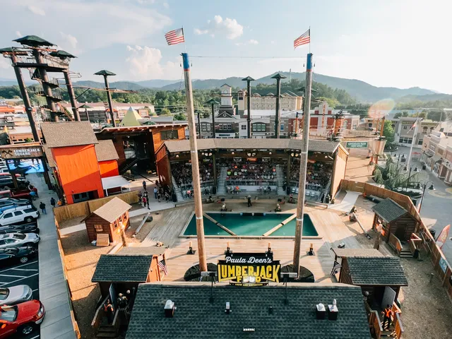 Paula Deen's Lumberjack Feud Supper Show