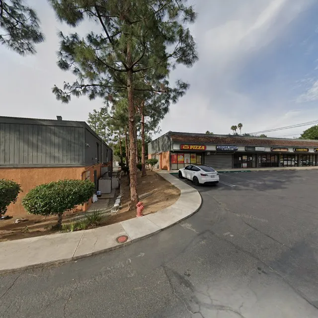 Esperanza Village Shopping Center